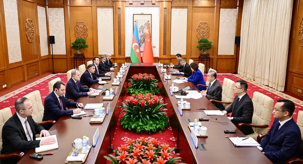 王毅同阿塞拜疆外长巴伊拉莫夫会谈(图2)