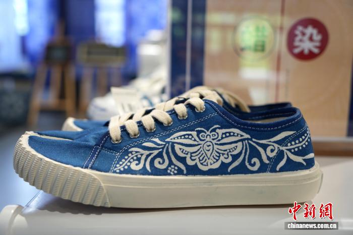 贵州省两会观察：非遗产品如何“叫好又叫座”？(图2)