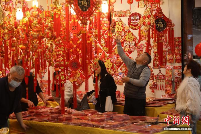 台湾写真：台北百年迪化老街飘年味(图3)