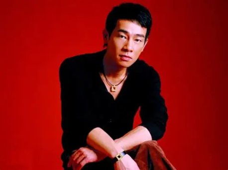 陈小春厦门夺「亚洲全能艺人」大奖，《Stop Angry》荣获2018年度金曲(图3)