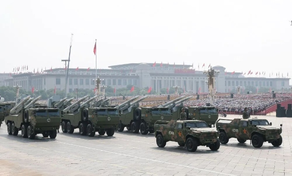 国庆阅兵为近几次阅兵中规模最大 规模约1.5万人(图3)