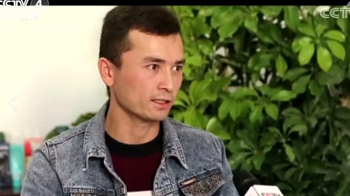 华春莹：美有关官员涉疆错误言论是罔顾事实的污蔑(图1)