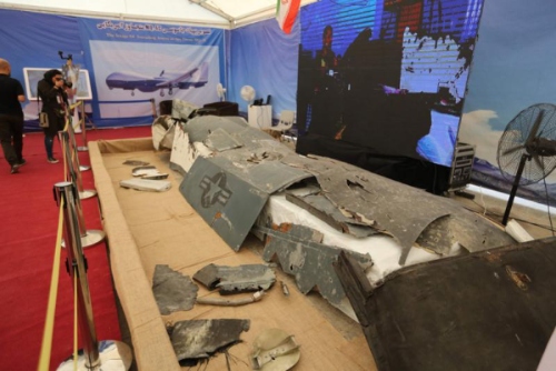 ﻿伊朗展出美国“全球鹰”无人机残骸(图1)