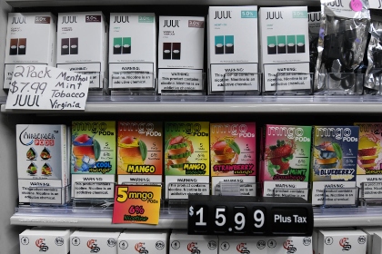 沃尔玛全美门市停售电子烟(图2)