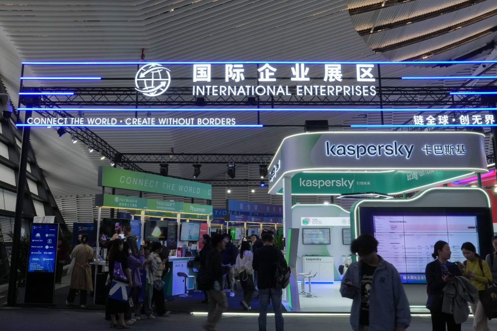 2025互联网之光博览会乌镇启幕：AI共生绘就未来图景 智能体验触手可及(图2)