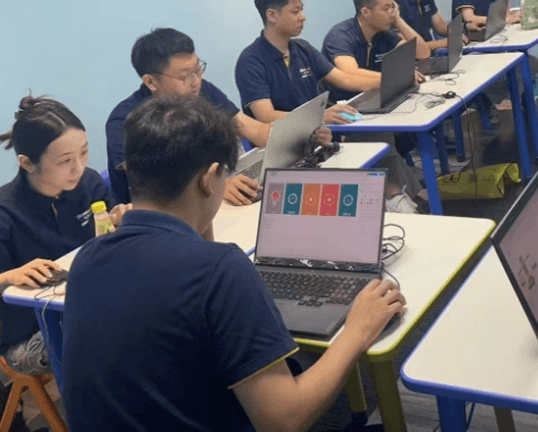 告别中年危机!40+中年人跨界重启:从企业高管到露营主理人,用经验拼出新赛道(图3) 告别中年危机!40+中年人跨界重启:从企业高管到露营主理人,用经验拼出新赛道(图3)