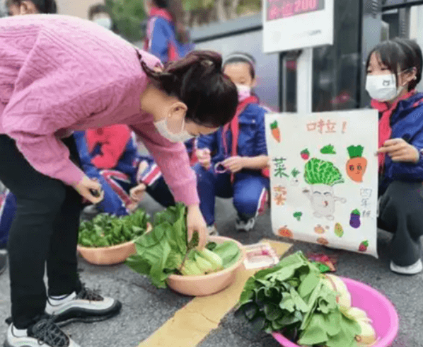 萌力担当！6-12岁儿童组建"自然守护队"：认养社区绿地、义卖植物助农，用行动书写成长答卷(图3)