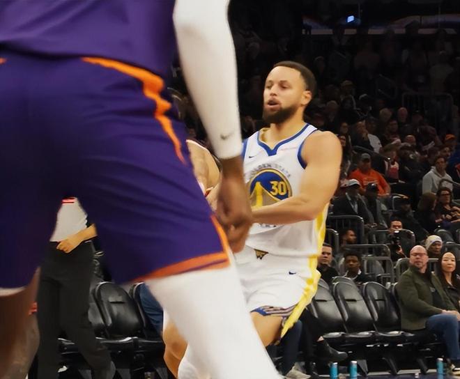 勇士3连败跌西部第9！库里14中3状态暴跌 古德温罚球绝杀科尔无奈(图6)